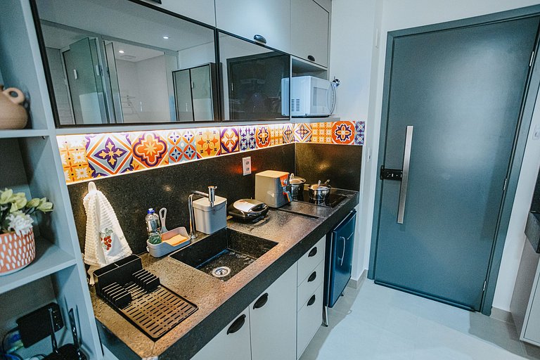 Studio moderno c/ piscina rooftop perto da praia