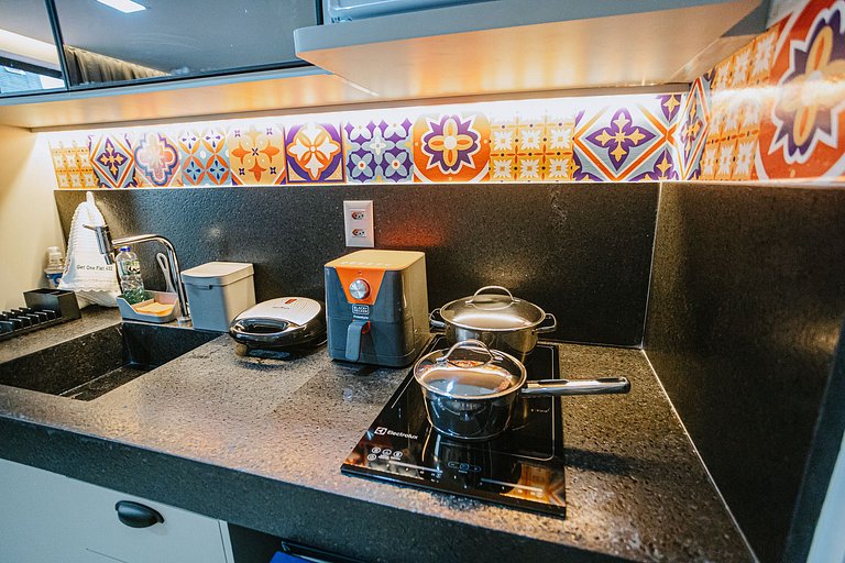 Studio moderno c/ piscina rooftop perto da praia