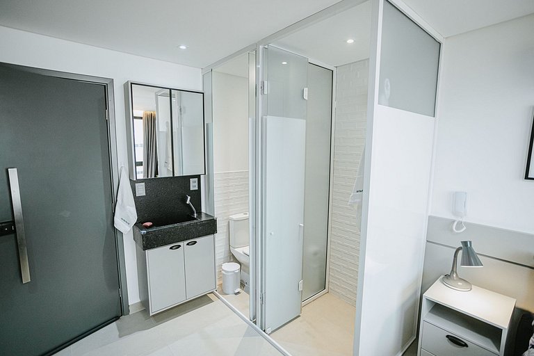 Studio moderno c/ piscina rooftop perto da praia