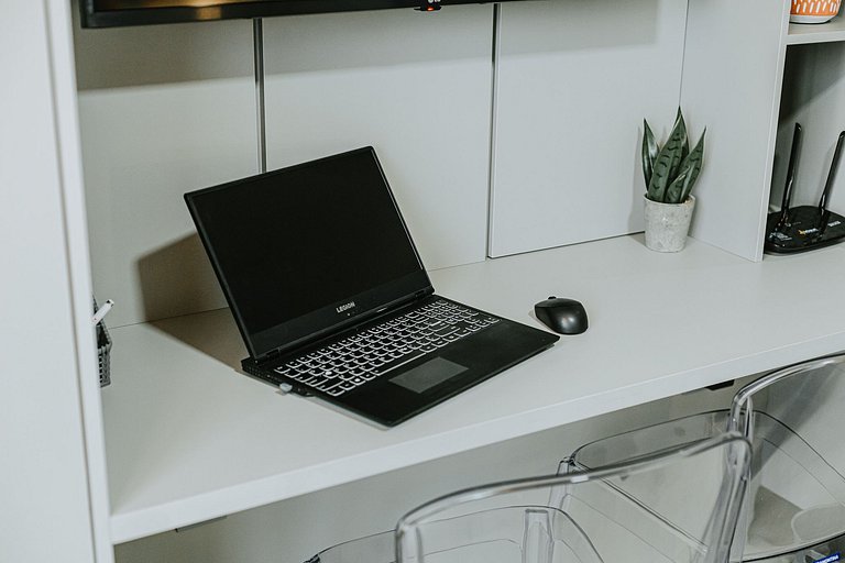 Studio moderno c/ piscina rooftop perto da praia