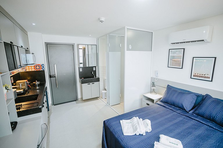 Studio moderno c/ piscina rooftop perto da praia