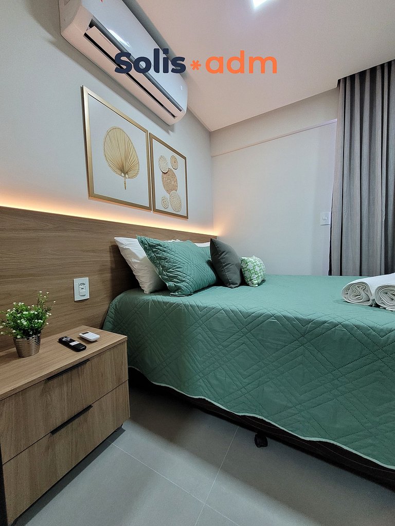 Lindo Flat com Varanda a 50m da praia