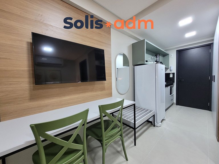 Lindo Flat com Varanda a 50m da praia