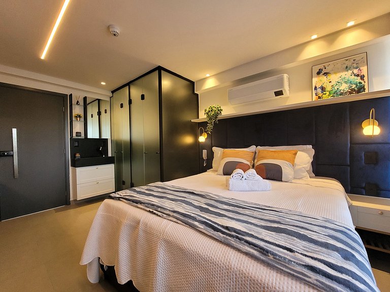 Flat 50m da Praia com Varanda e Vista