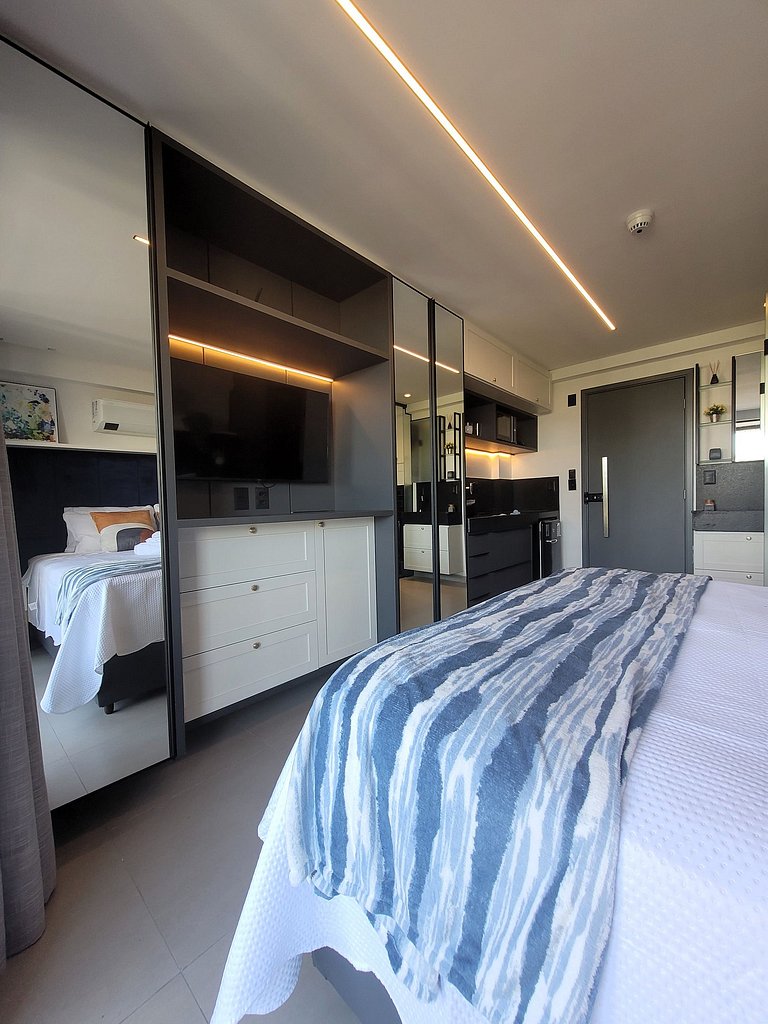 Flat próximo ao mar com varanda e linda vista