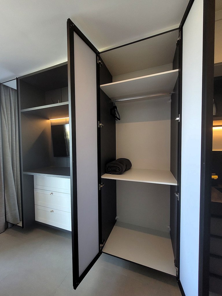 Flat 50m da Praia com Varanda e Vista