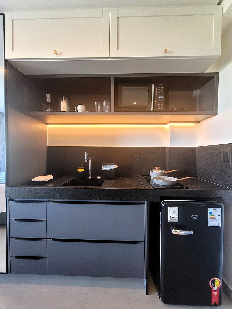 Flat 50m da Praia com Varanda e Vista