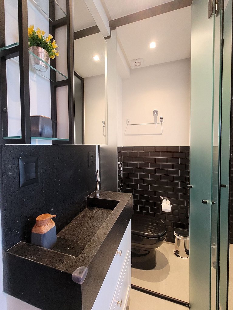 Flat 50m da Praia com Varanda e Vista