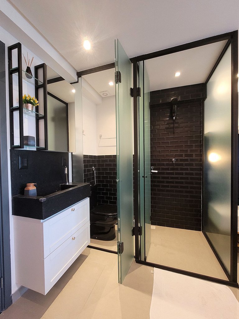 Flat próximo ao mar com varanda e linda vista