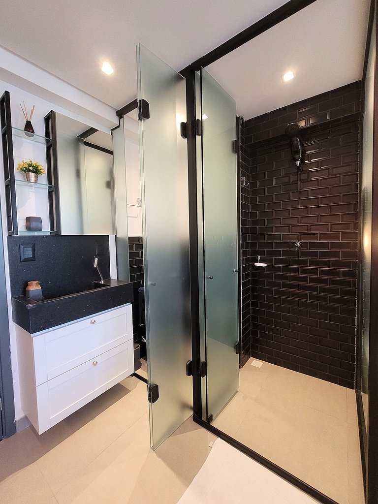 Flat 50m da Praia com Varanda e Vista