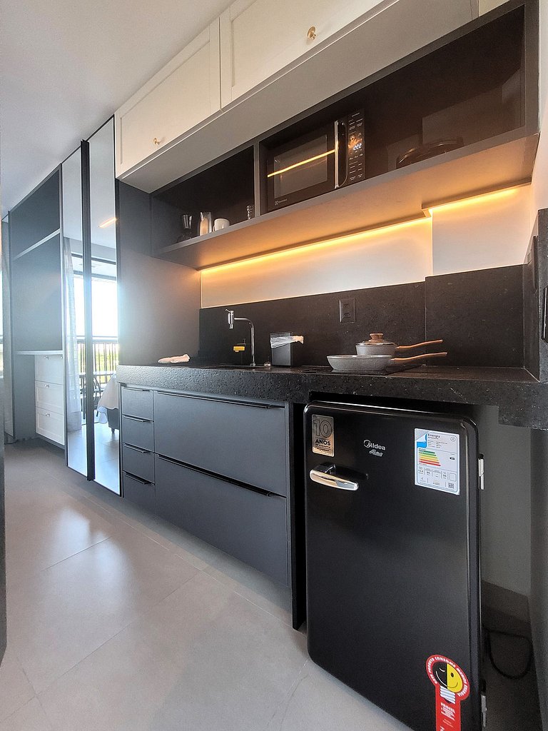 Flat 50m da Praia com Varanda e Vista