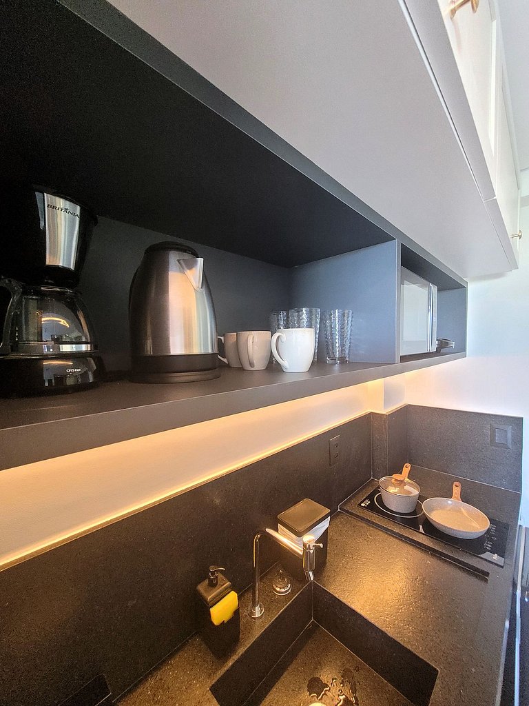 Flat 50m da Praia com Varanda e Vista