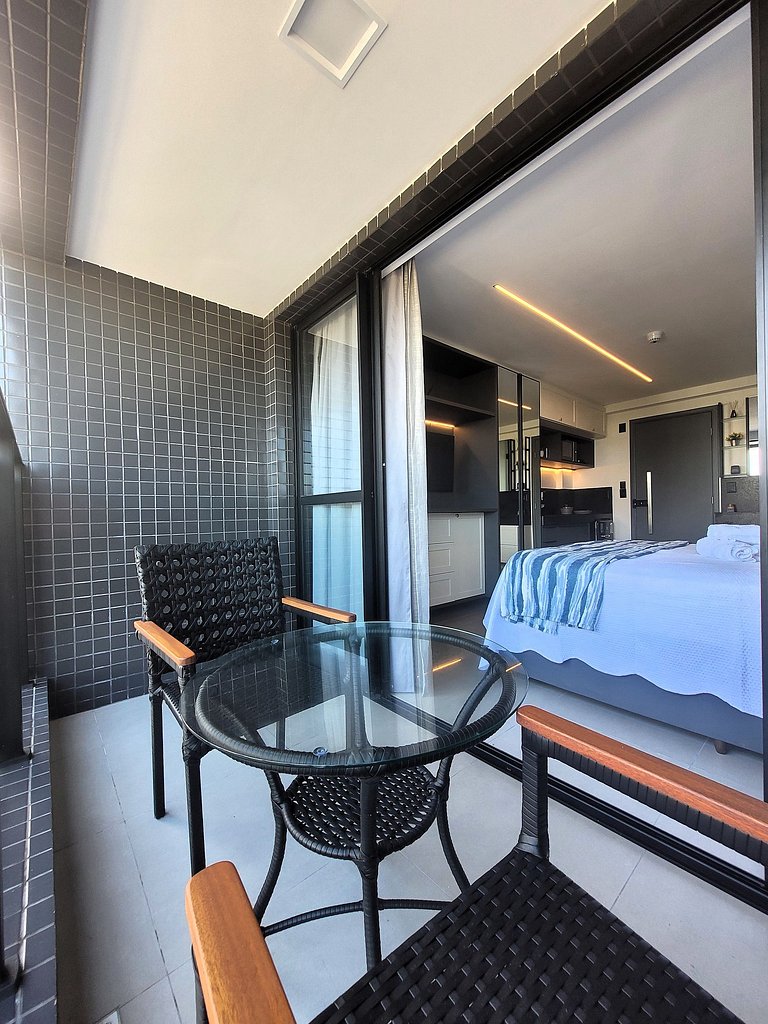 Flat 50m da Praia com Varanda e Vista