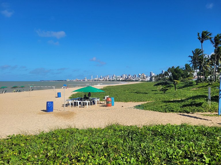 Flat próximo ao mar com varanda e linda vista