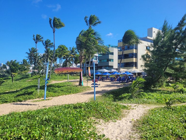 Flat próximo ao mar com varanda e linda vista