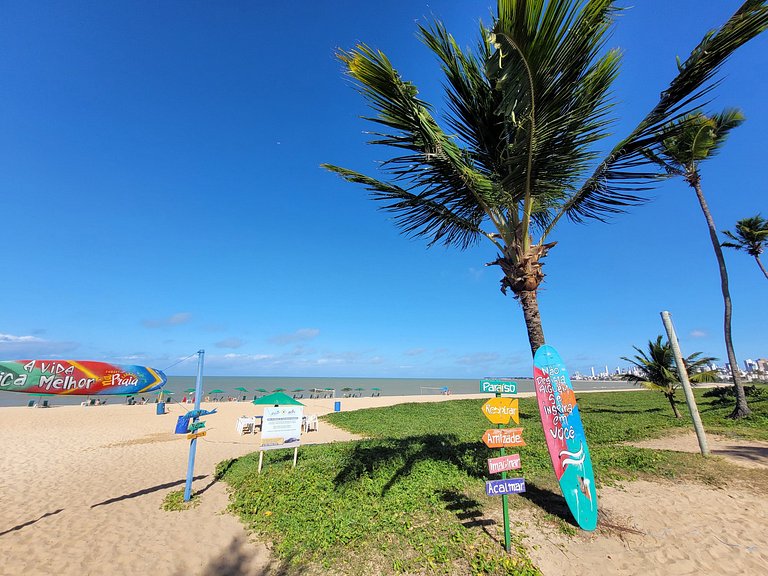Flat próximo ao mar com varanda e linda vista