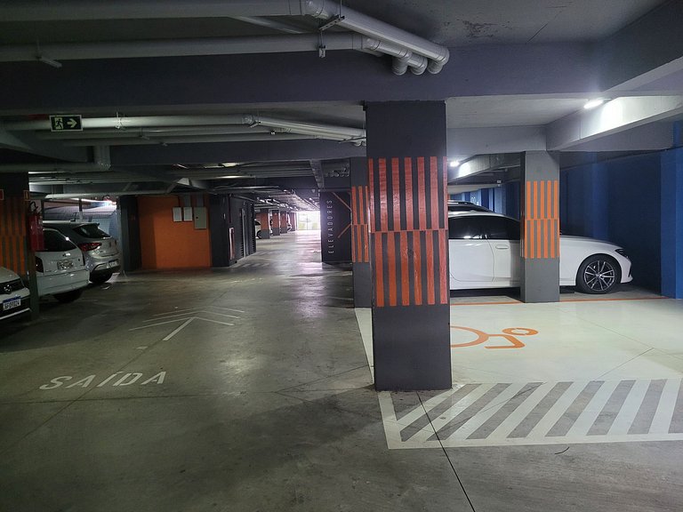 Flat próximo ao mar com varanda e linda vista