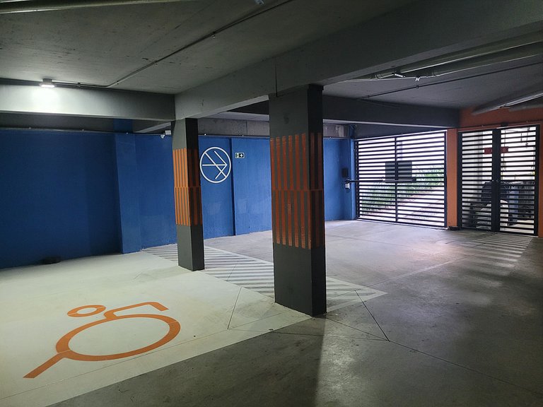 Flat próximo ao mar com varanda e linda vista