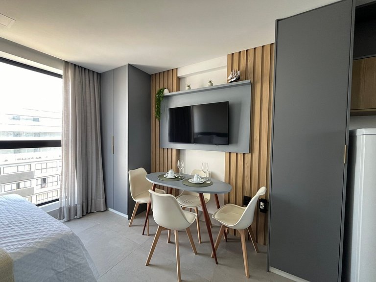 Flat espaçoso e confortável a 50m da praia