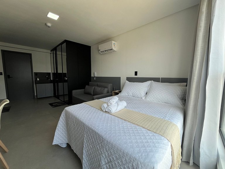 Flat espaçoso e confortável a 50m da praia
