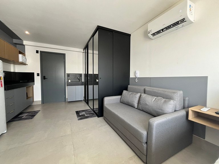 Flat espaçoso e confortável a 50m da praia
