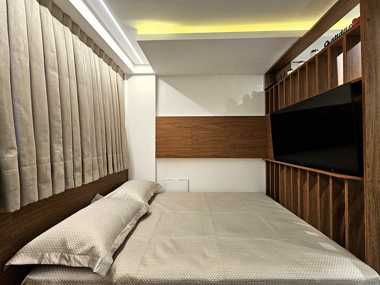 Lindo Flat com 2 camas casal a 50m da praia