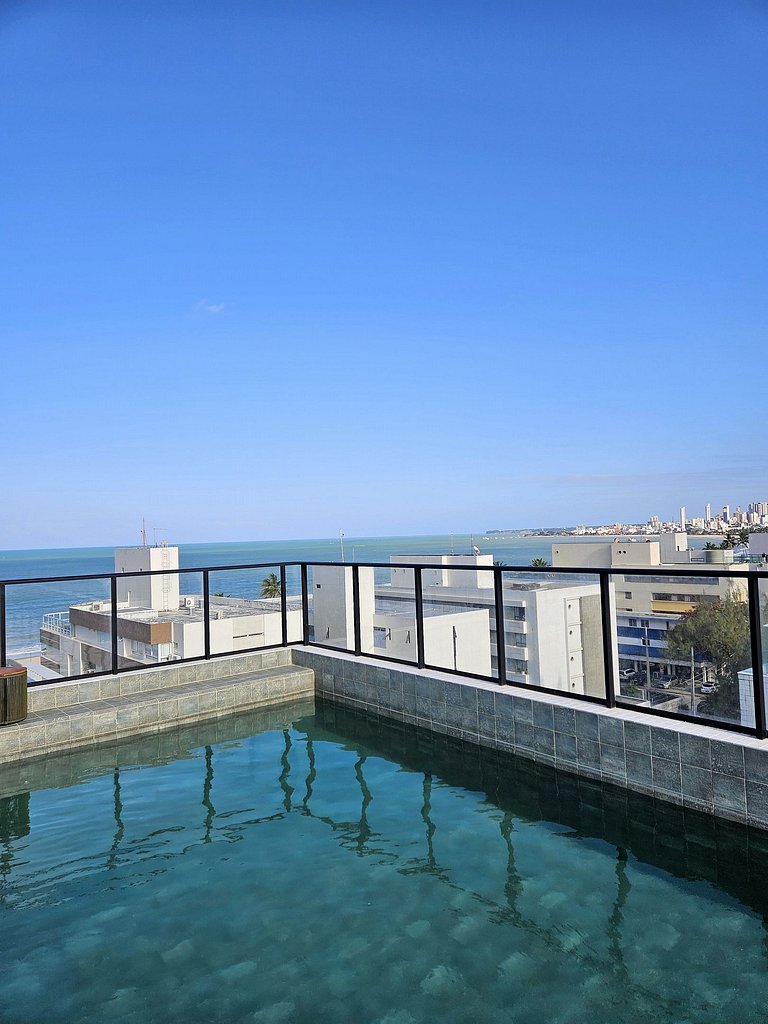 Aproveite o Rooftop com Piscina | A 50m da Praia