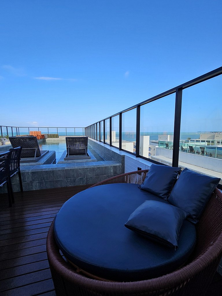 Rooftop com Piscina | A 50m da Praia