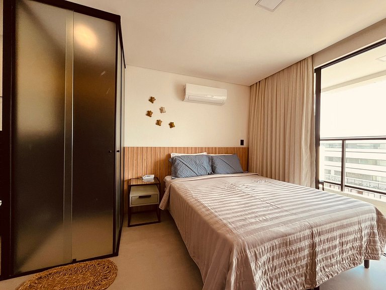 Flat com varanda a 50m da praia