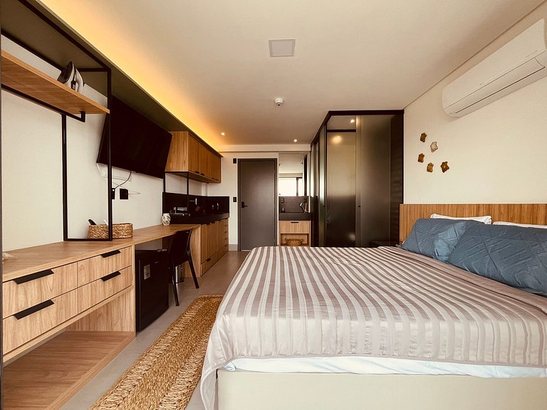 Flat com varanda a 50m da praia