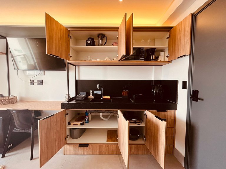 Flat com varanda a 50m da praia
