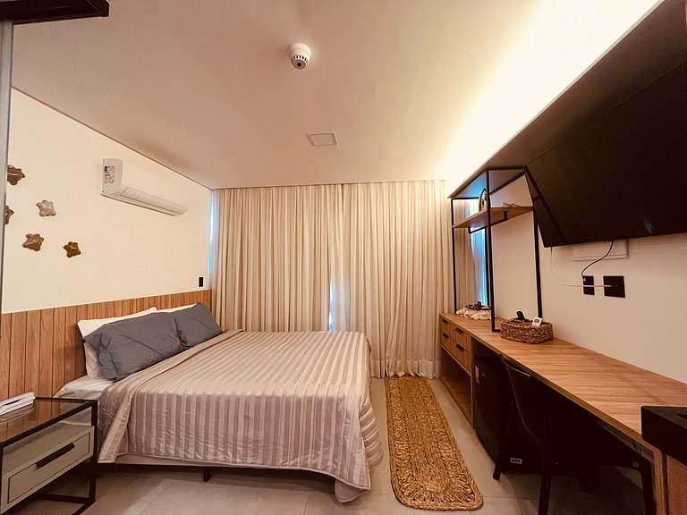 Flat com varanda a 50m da praia