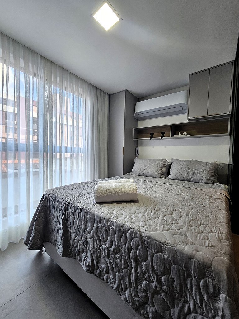 Studio com Piscina no Rooftop a 50m da praia