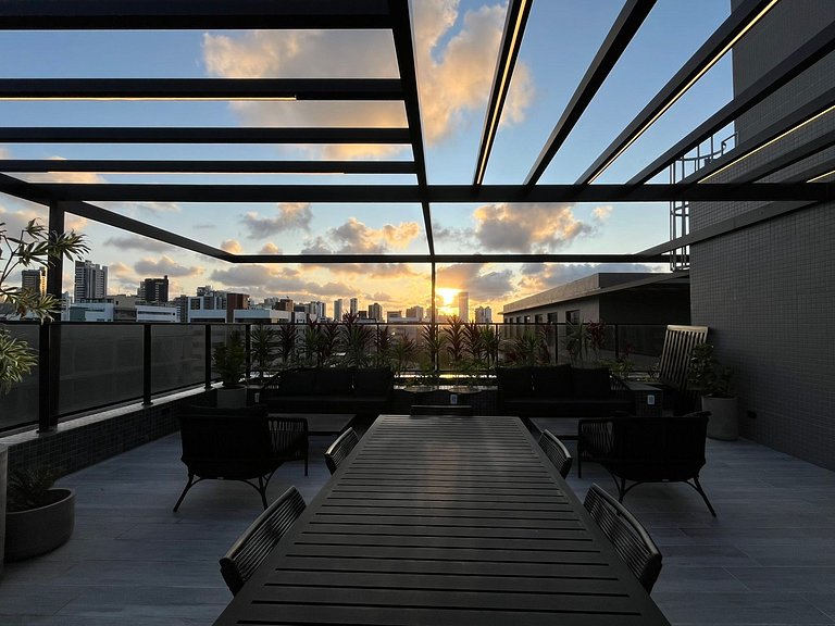Espaço com Varanda à Beira Mar
