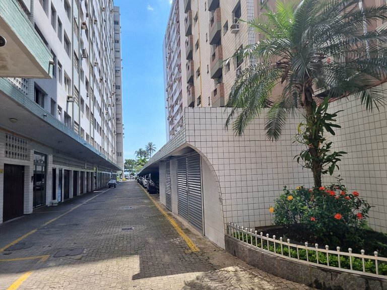Apto a 50 metros da praia no Embaré