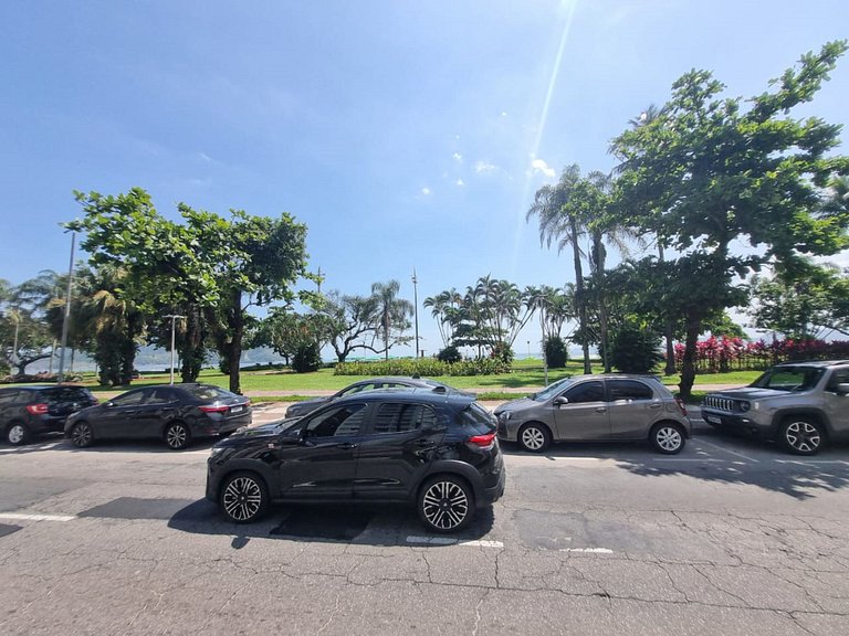Apto a 50 metros da praia no Embaré