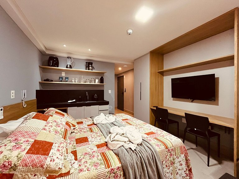 Apartamento espaçoso e confortável no Bessa. GBS517