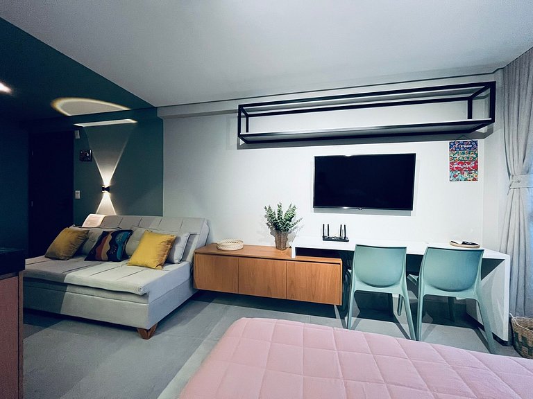 Lindo Flat com Varanda e Vista Mar