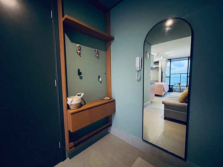 Lindo Flat com Varanda e Vista Mar