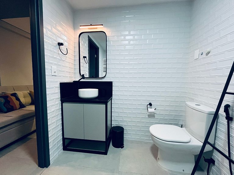 Lindo Flat com Varanda e Vista Mar