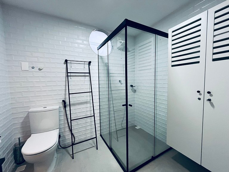 Lindo Flat com Varanda e Vista Mar