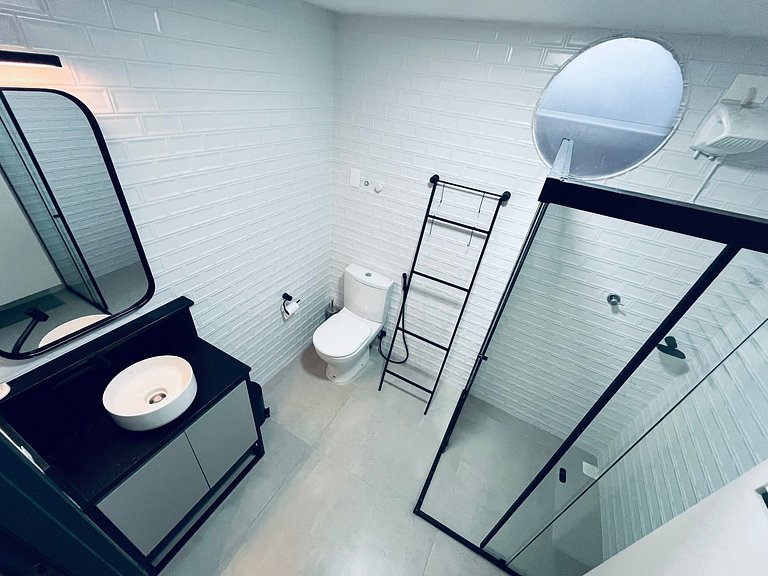 Lindo Flat com Varanda e Vista Mar
