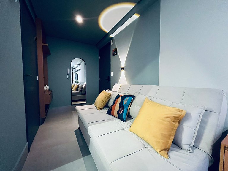 Lindo Flat com Varanda e Vista Mar