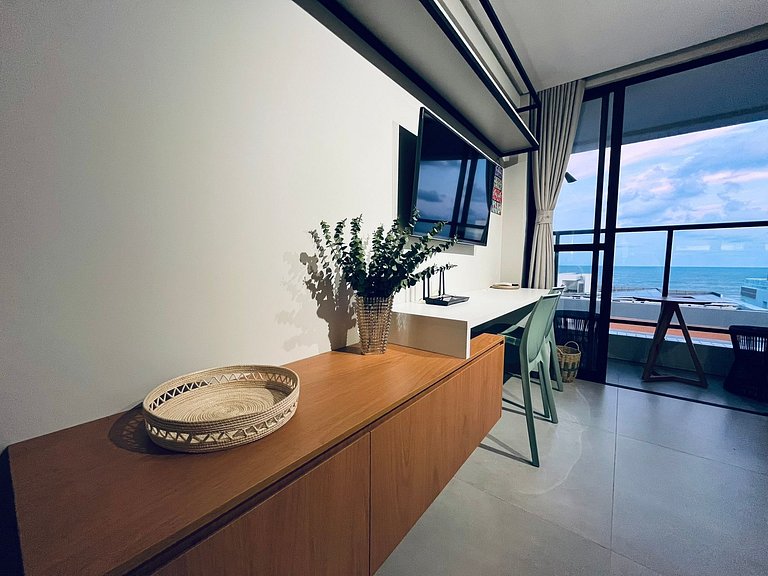 Lindo Flat com Varanda e Vista Mar