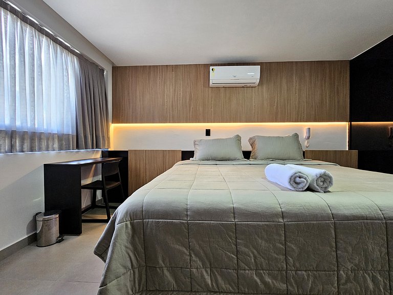 Studio moderno com cama king e muito conforto