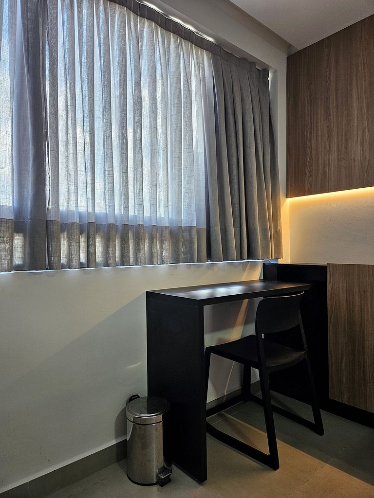 Studio moderno com cama king e muito conforto