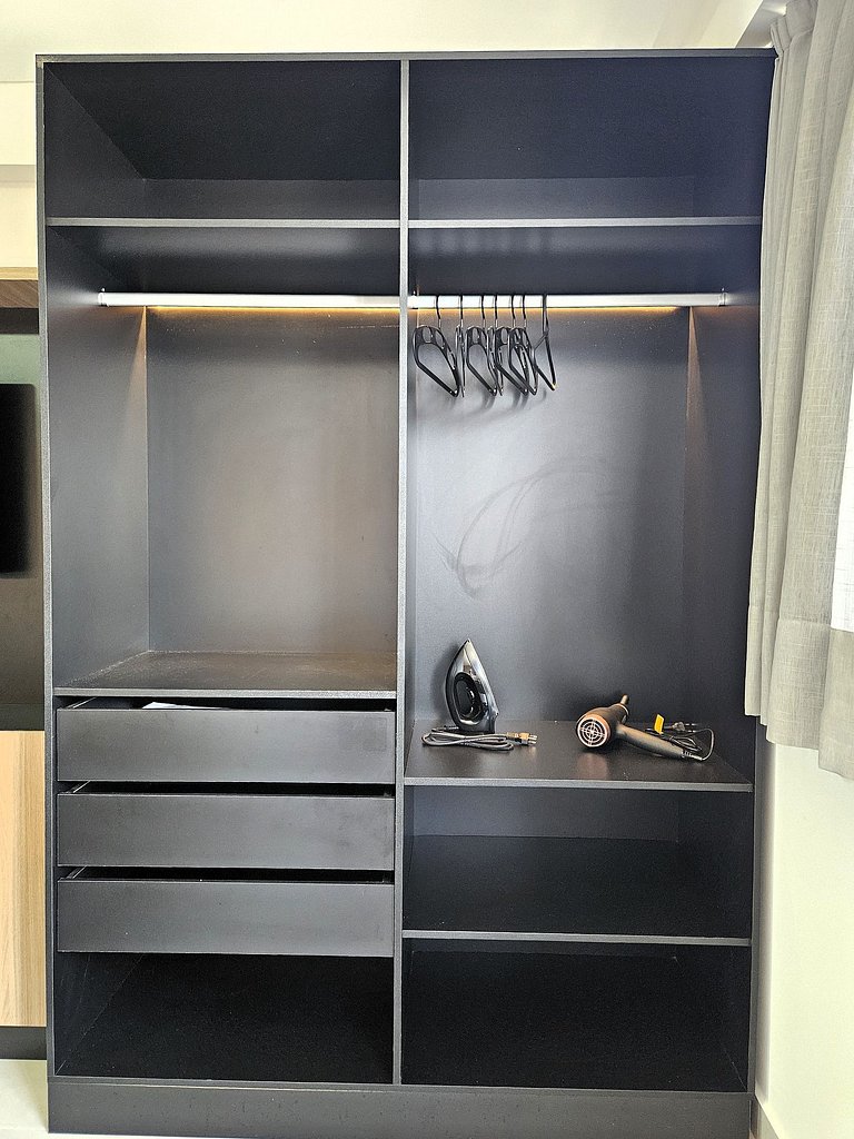 Studio moderno com cama king e muito conforto