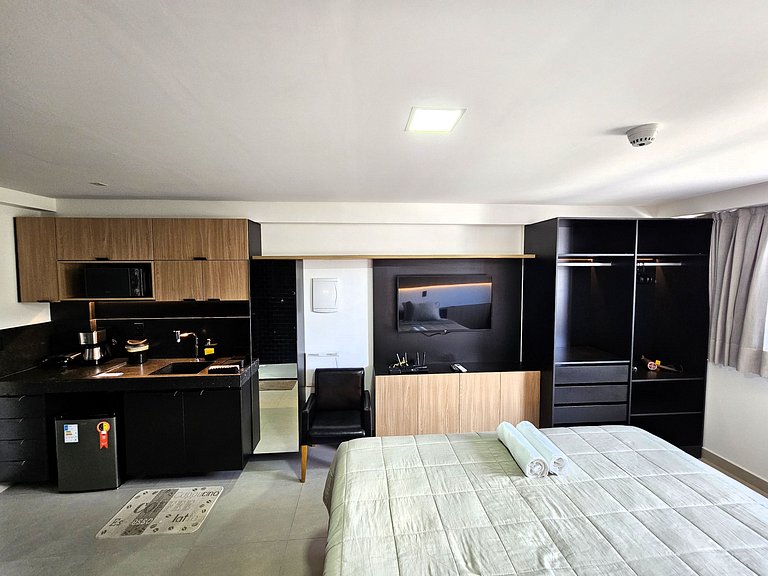 Studio moderno com cama king e muito conforto