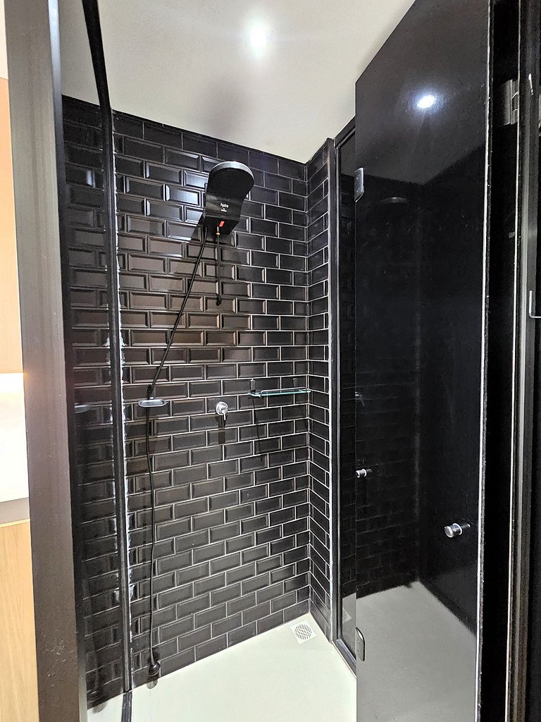 Studio moderno com cama king e muito conforto