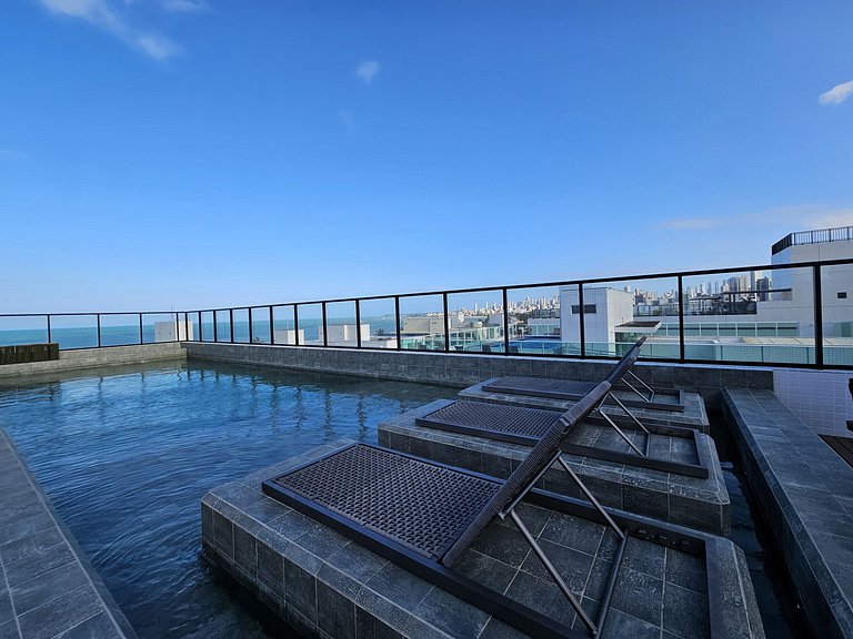 Lindo Flat com Varanda e Vista Mar